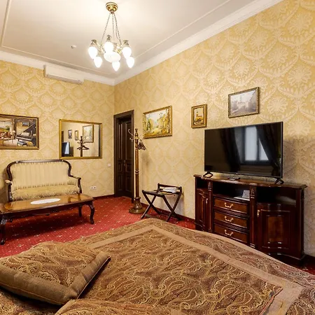 Luxury Boutique Andreevskiy בית הארחה לבוב