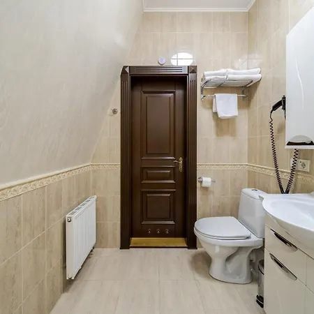 Luxury Boutique Andreevskiy בית הארחה לבוב