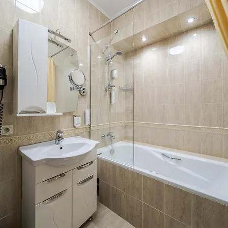 Luxury Boutique Andreevskiy 4* לבוב