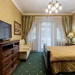 Luxury Boutique Andreevskiy Affittacamere 4*