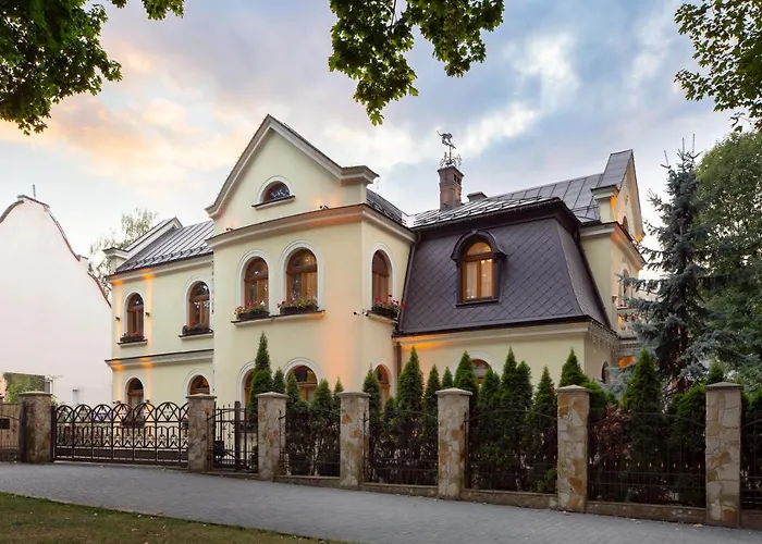 Luxury Boutique Andreevskiy 4* リヴィウ